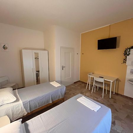 Hotel Parini Cesano Boscone Eksteriør billede