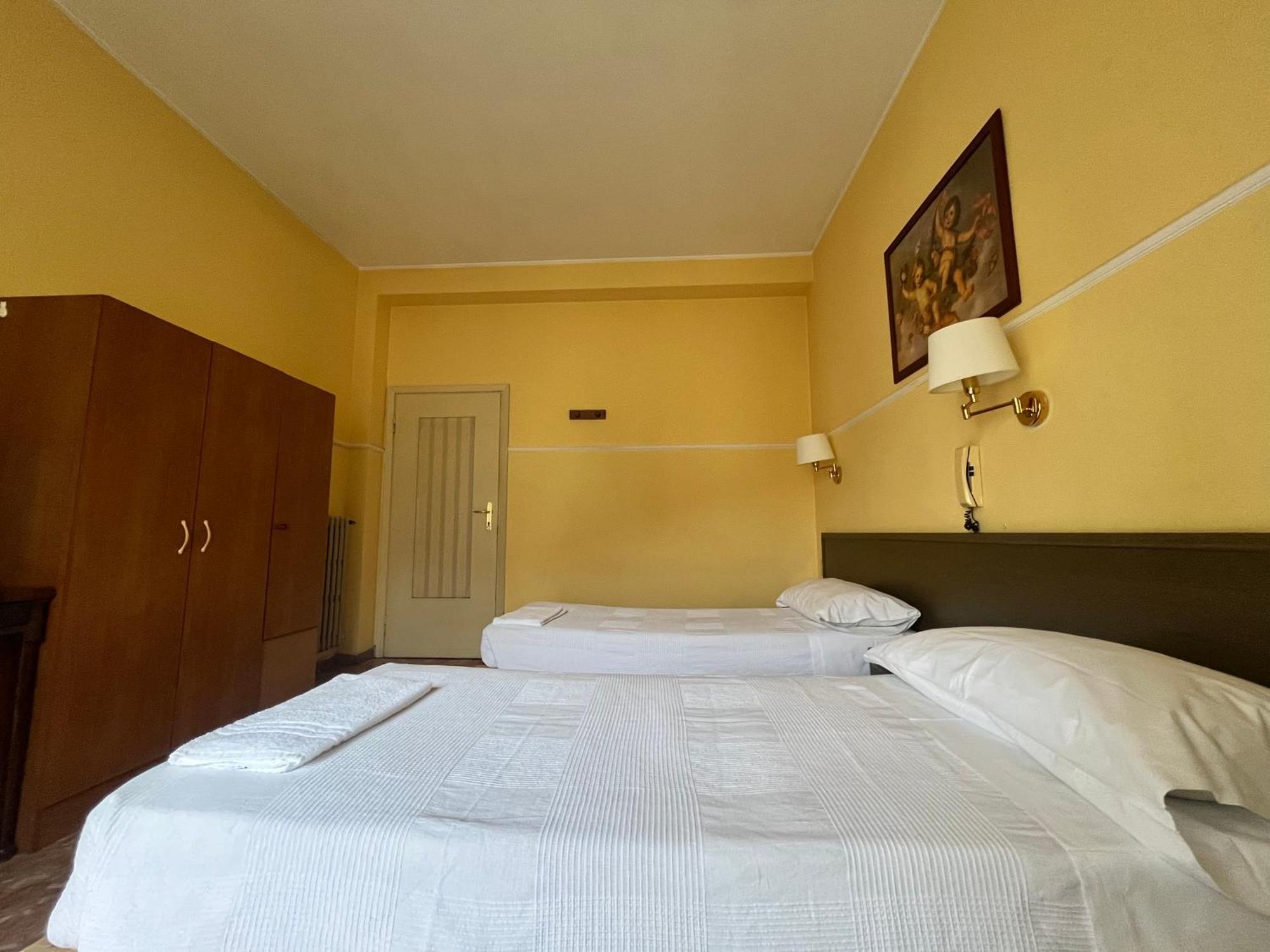 Hotel Parini Cesano Boscone Eksteriør billede