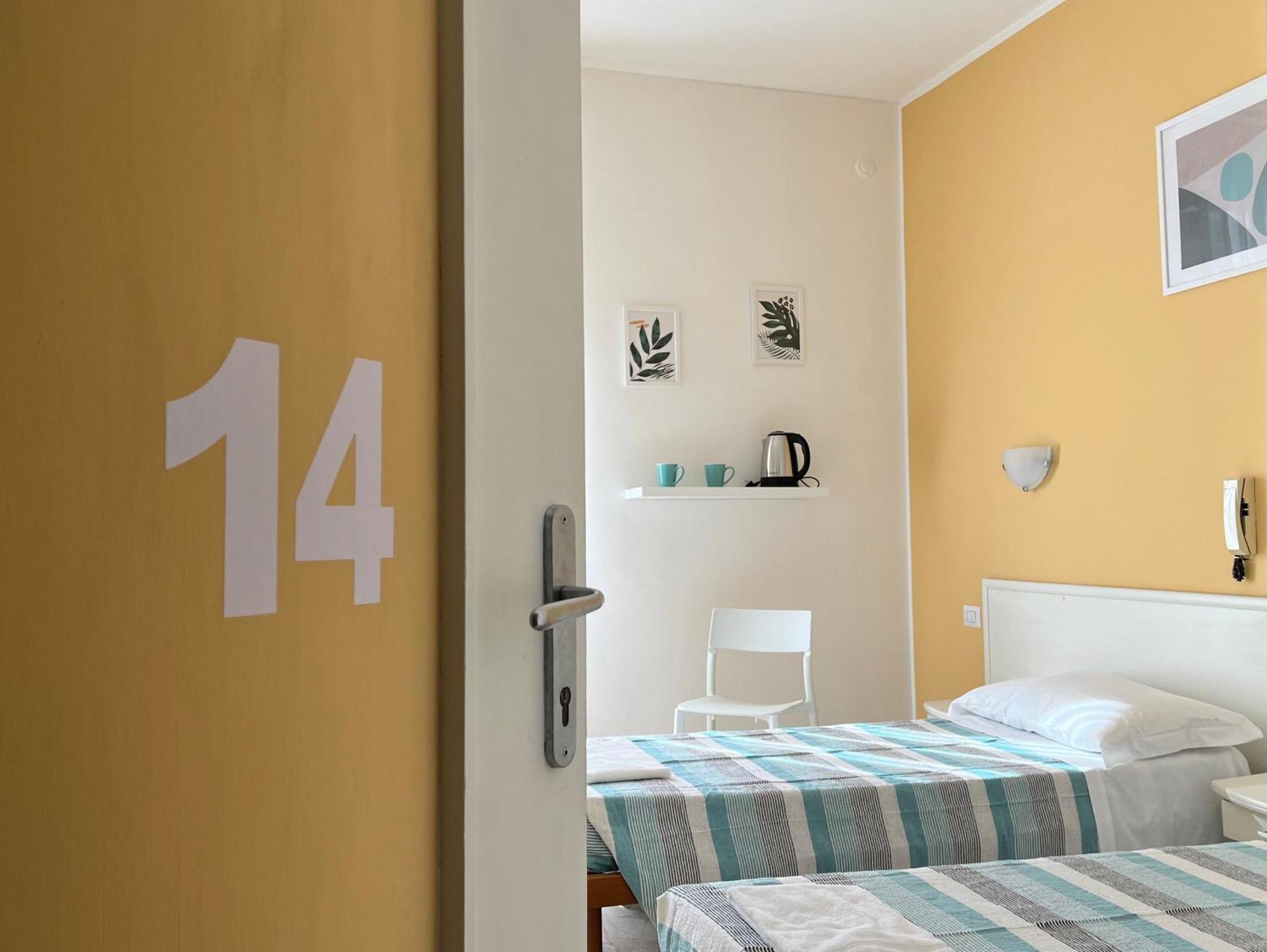 Hotel Parini Cesano Boscone Eksteriør billede