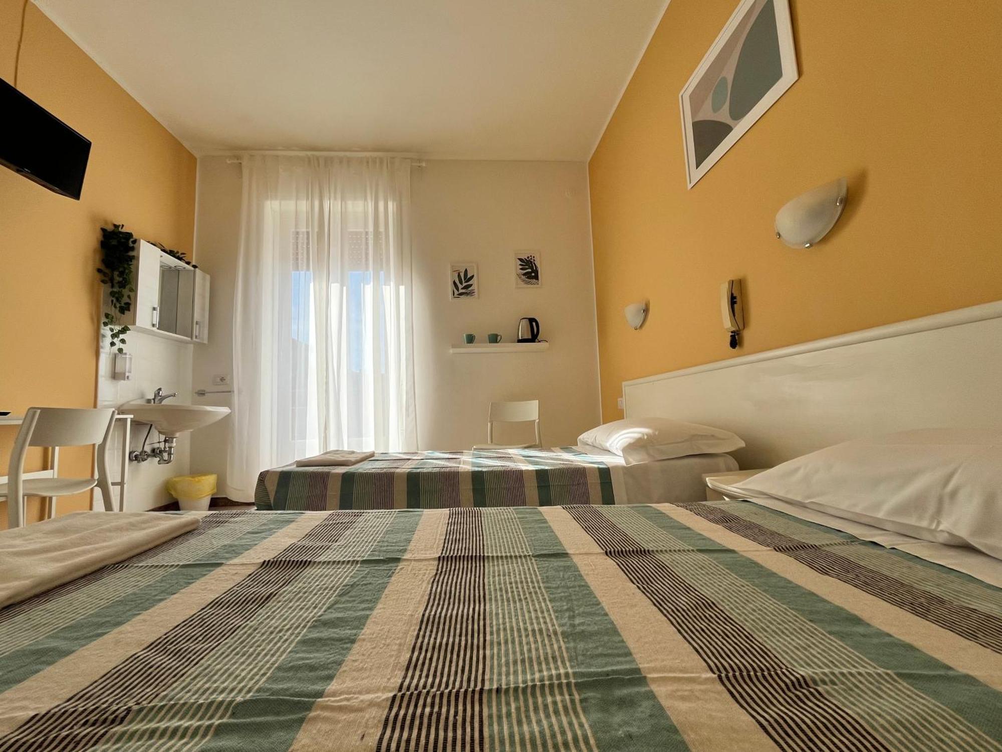 Hotel Parini Cesano Boscone Eksteriør billede