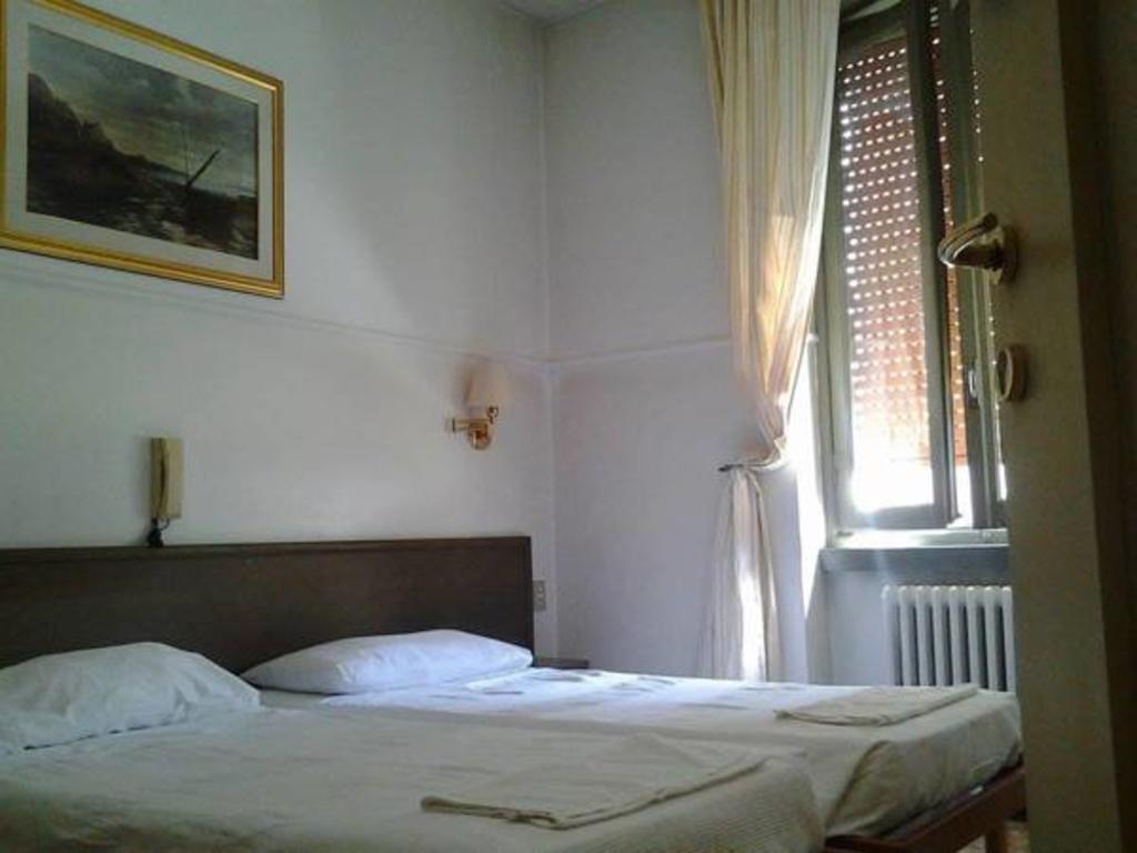 Hotel Parini Cesano Boscone Eksteriør billede