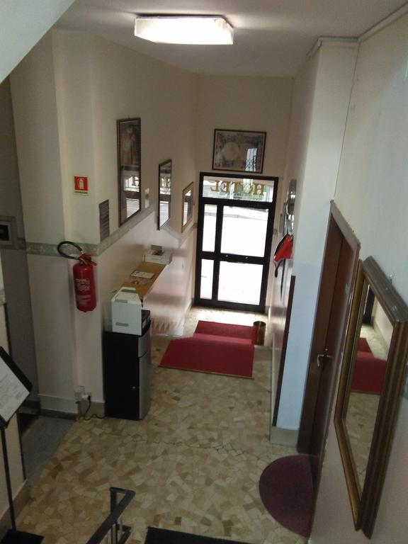 Hotel Parini Cesano Boscone Eksteriør billede